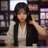 年轻女性书评人手持平板电脑在书店角落记录阅读笔记，光线柔和